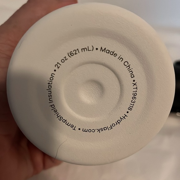 Hydro Flask 21 Ounce Insulated Bottle - Picture 5 of 7